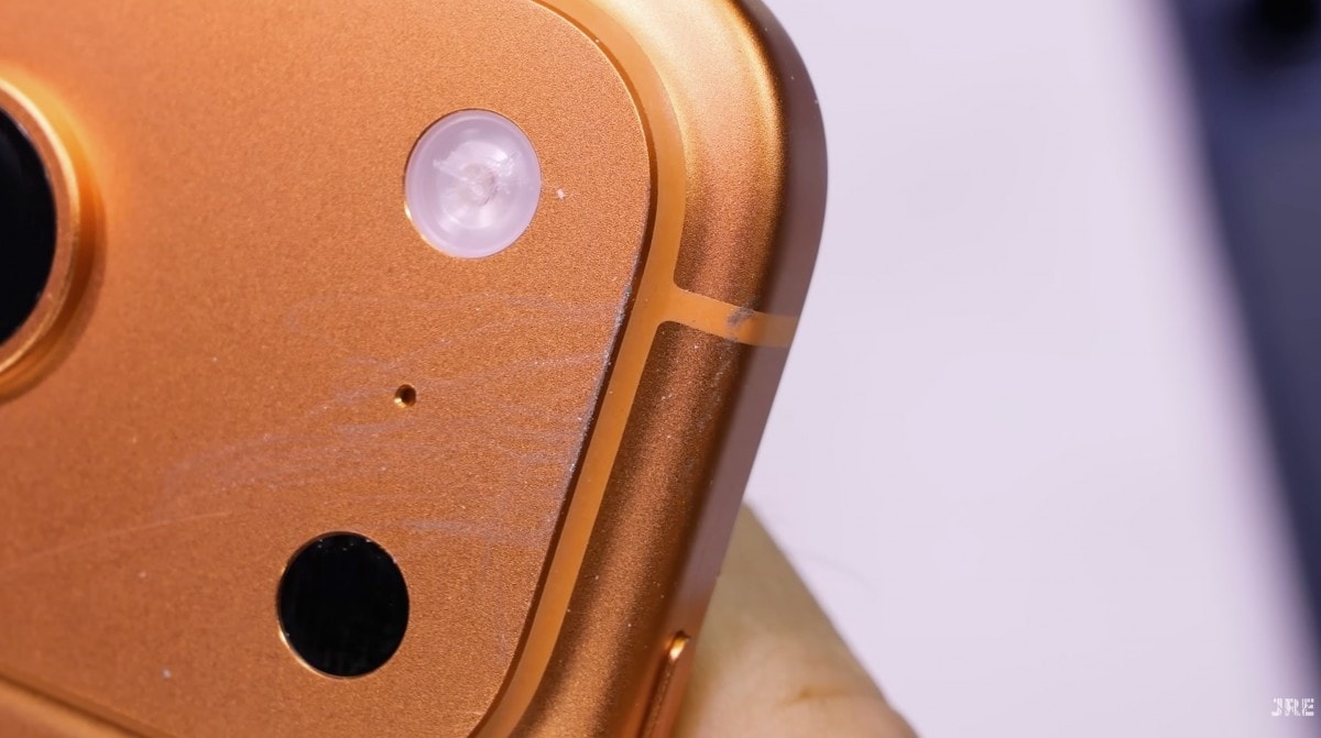 مشکل خراش آیفون ۱۷ پرو