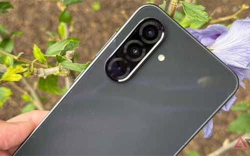 گلکسی A36 با ظاهر پرچمدار، اما عملکردی پایینتر از رقبا