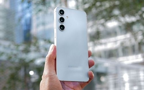 چرا گلکسی S24 FE گزینه بهتری برای خرید به نسبت گلکسی A56 است؟