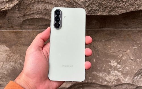 آپدیت One UI 8 برای گوشیهای گلکسی A56 و گلکسی S24 FE منتشر شد