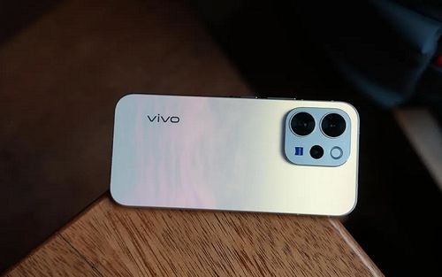 ویوو V70 معرفی شد؛ فریم آلومینیومی و بدنه باریکتر