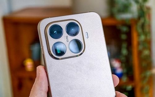 مقایسه گلکسی S25 و شیائومی 15T پرو؛ بدنه کامپکت یا نمایشگر بزرگ؟