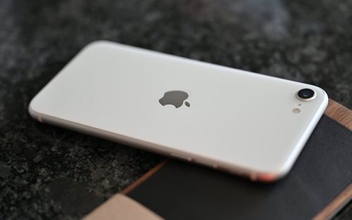 تصاویر جدید فاششده طراحی آیفون SE 4 را به نمایش میگذارد