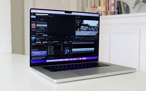 مک بوک پرو با نمایشگر اولد و طراحی باریکتر سال ۲۰۲۶ معرفی میشود