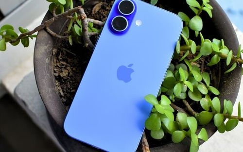 ۱۲ اپلیکیشن پیشفرض آیفون که میتوان آنها را حذف کرد