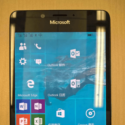 تصاویری از نمونه آزمایشی لومیا 950 با سه چراغ فلاش فاش شد