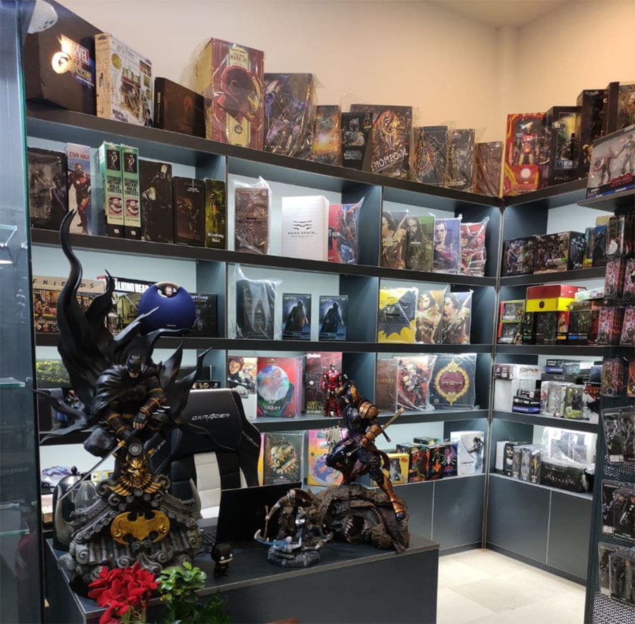 فضای داخلی فروشگاه اکشن فیگور دالاران