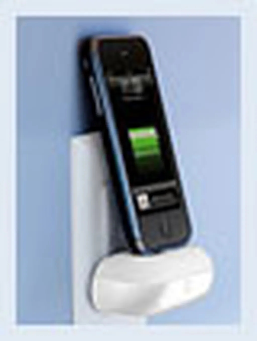 آیفون و شارژر دیواری DLO WallDock