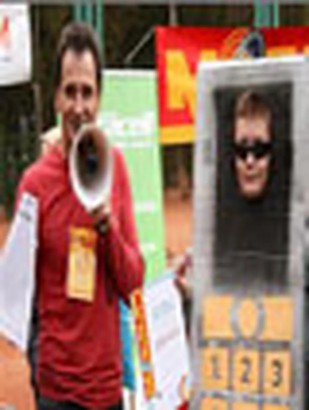 رقابت عجیب پرتاب تلفن همراه