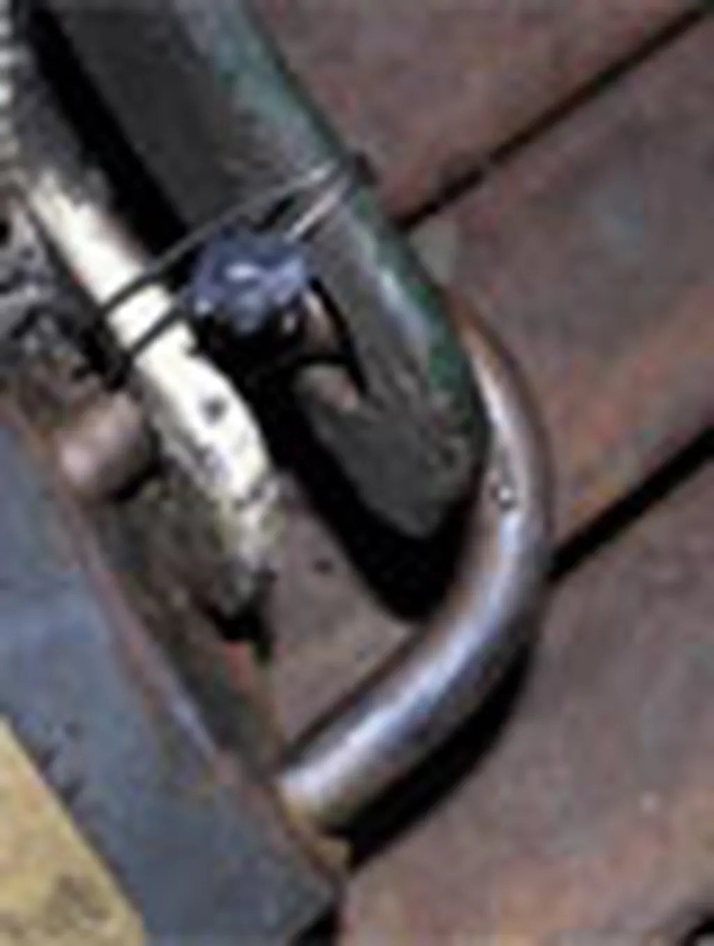 20 فروشگاه گوشی متخلف پلمپ شدند