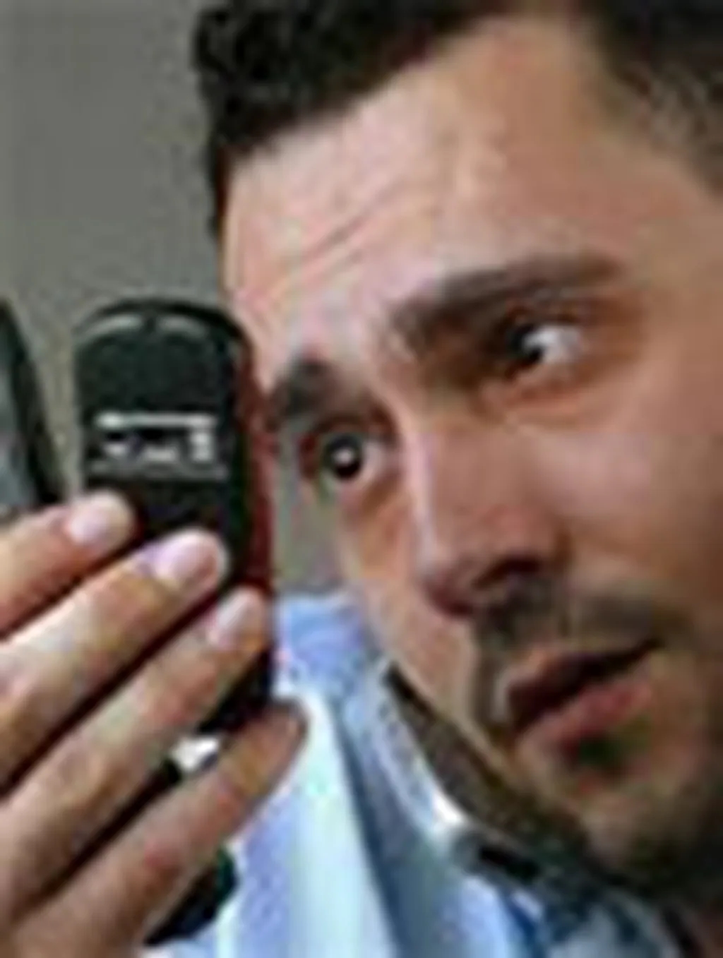 تلفنهمراه احتمال ابتلا به زانو درد را افزايش ميدهد