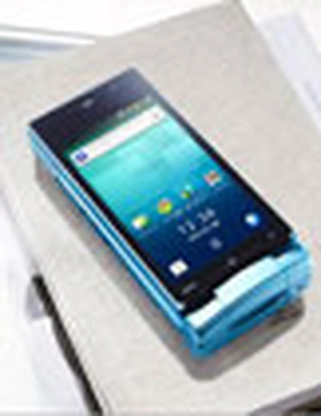 گوشی ضدآب با نمایشگر 3D و دوربین 16 مگاپیکسلی