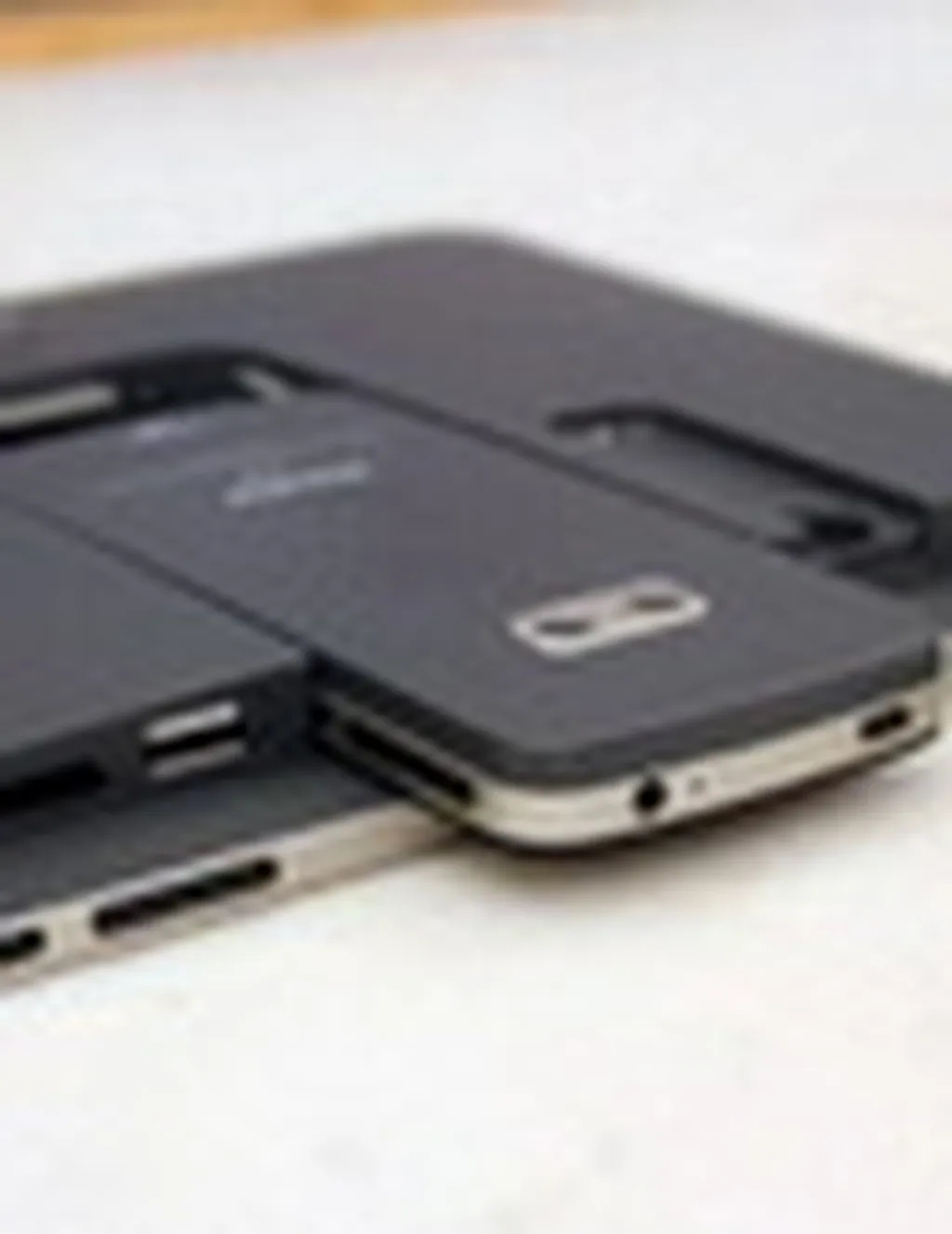 ایده ای خلاقانه با نام تبلت-موبایل TransPhone