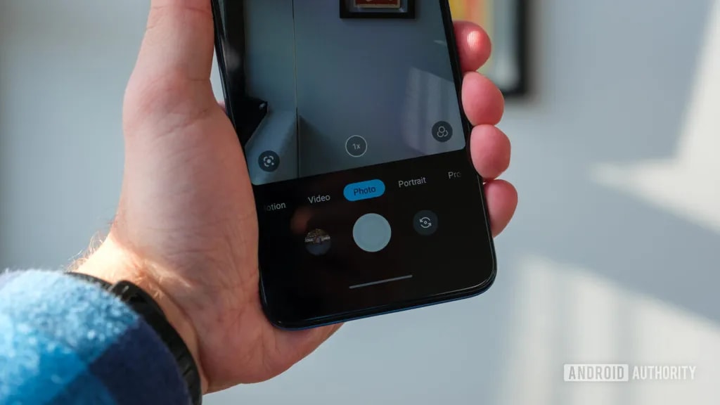 Motorola-Moto-G-Play-2024-camera-controls-1280w-720h.jpg