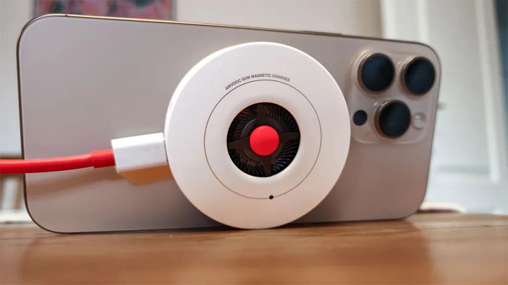 OnePlus AirVOOC magnetic wireless charger