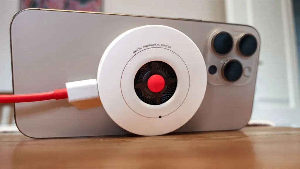 OnePlus AirVOOC magnetic wireless charger
