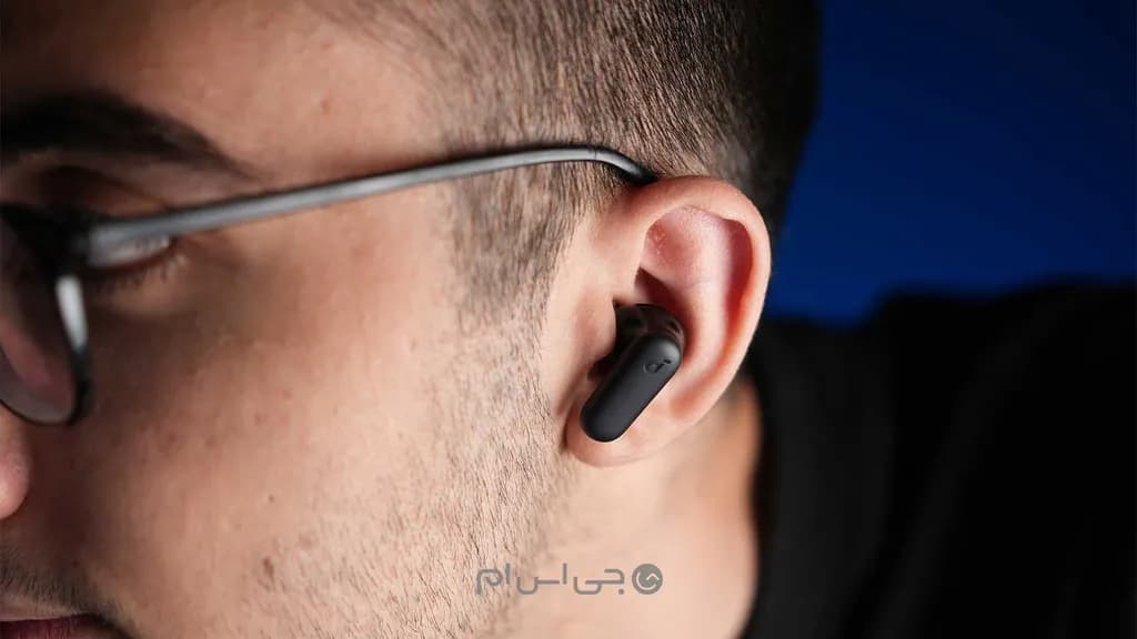 قرارگیری هندزفری ساند کور آر ۵۰ آی در گوش