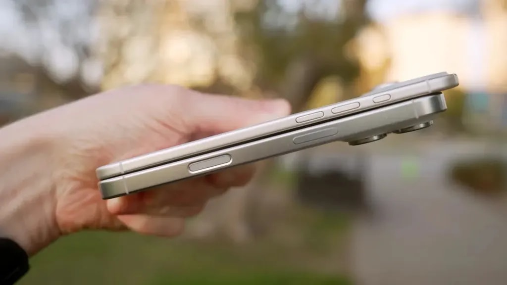 آیفون ۱۷ ایر در کنار آیفون ۱۶ پرو مکس