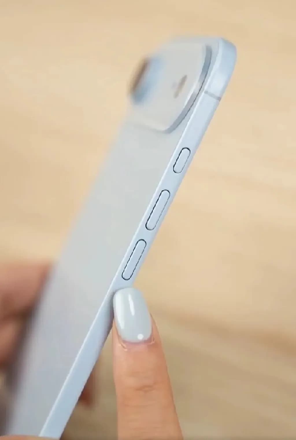 ضخامت آیفون ۱۷ ایر