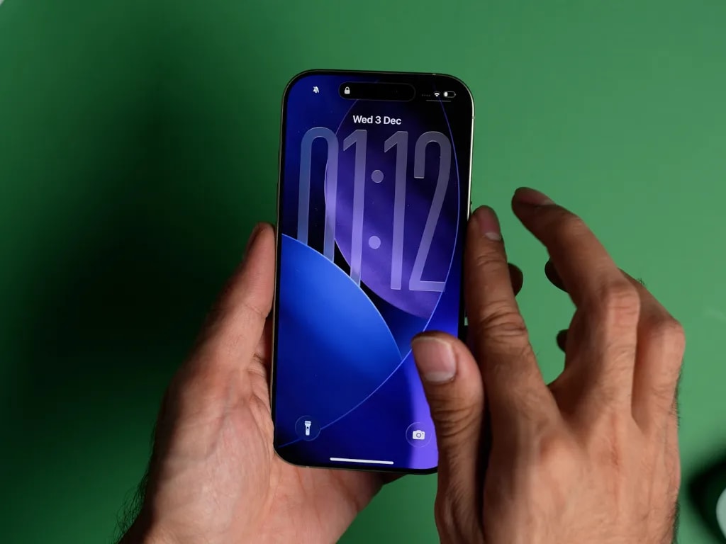 نمایشگر گوشی موبایل آیفون ۱۷