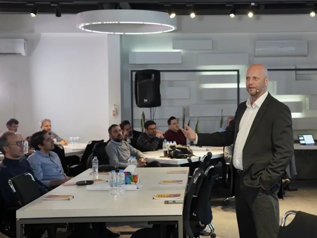 برگزاری کارگاه «تصمیمگیری دادهمحور با هوش مصنوعی» در آکادمی ایرانسل