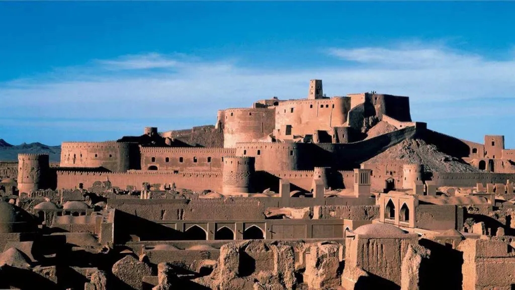 راهنمای جامع سفر به کرمان؛ از معرفی جاهای دیدنی تا سوغات و غذاهای محلی