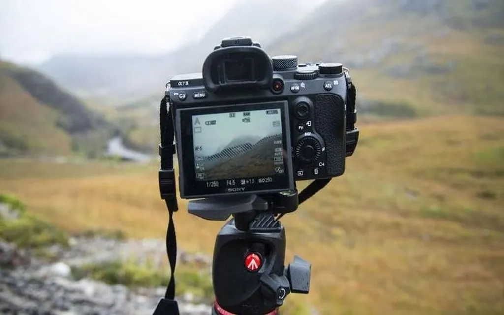 مقایسه دوربین کانن RP با دوربین سونی A7III