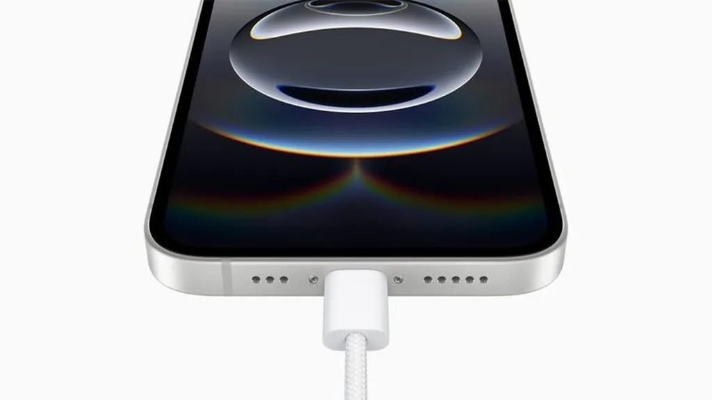 اپل: خریداران آیفون 16e شارژ کردن گوشی با کابل را ترجیح میدهند!