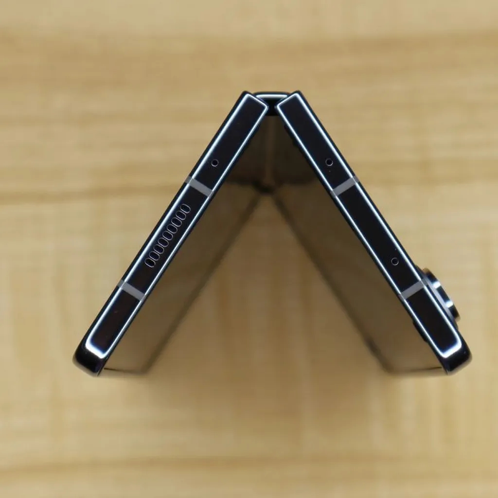 گلکسی زد فولد ۶ با تراشه اسنپدراگون ۸ نسل سه در گیکبنچ لیست شد