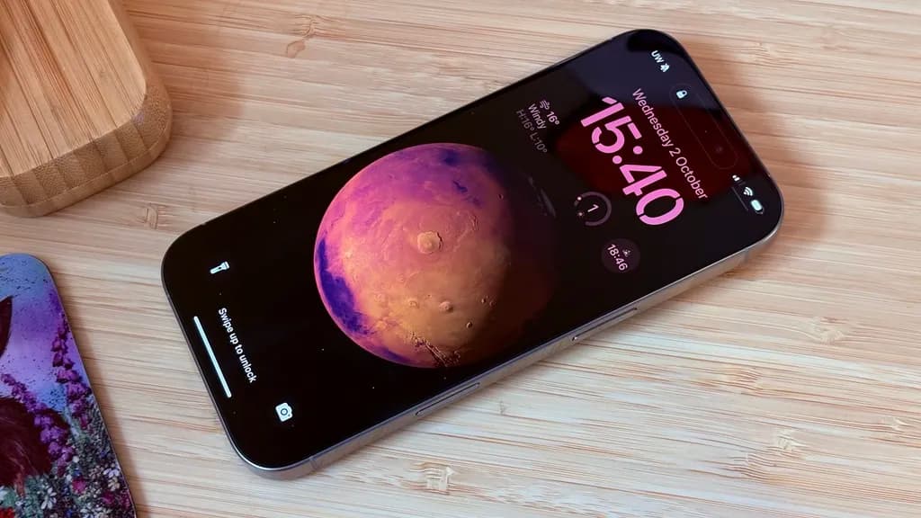 نمایشگر آیفون ۱۶ پرو