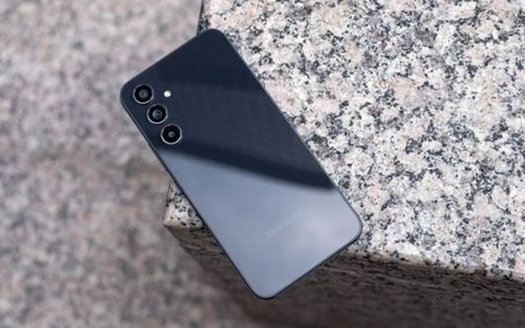 چگونه فضای ذخیرهسازی را در گوشیهای سامسونگ را آزاد کنیم؟