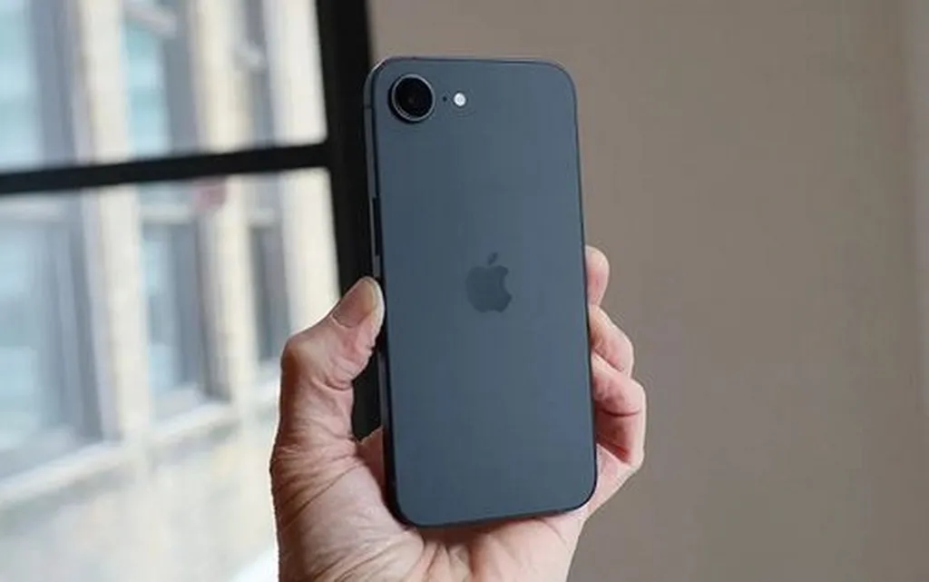 آیفون 17e در راه است؛ آیا آیفون اقتصادی ارزش صبر کردن را دارد؟