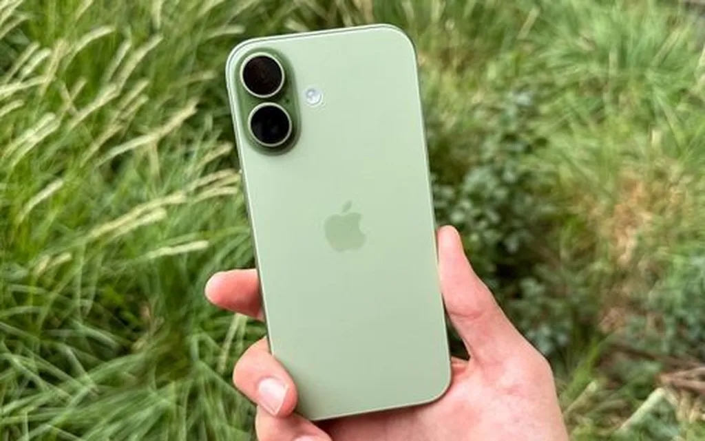 شیائومی 15T پرو در برابر آیفون 17؛ دو گوشی بالارده با دو رویکرد متفاوت!