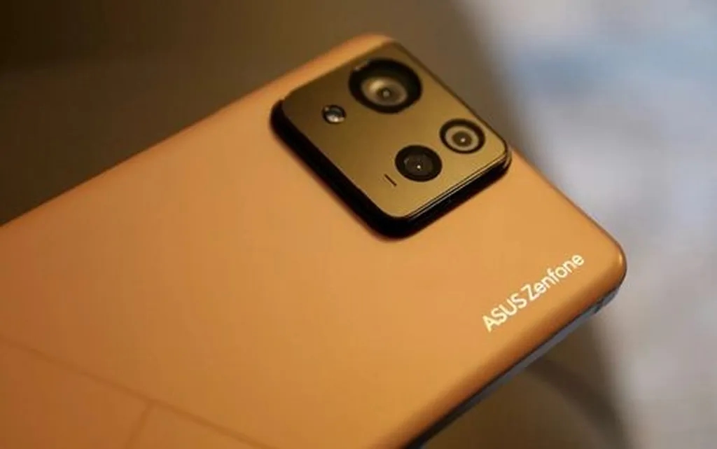 ایسوس Zenfone 12 Ultra از نمایشگر با حاشیههای فوقباریک بهره میبرد