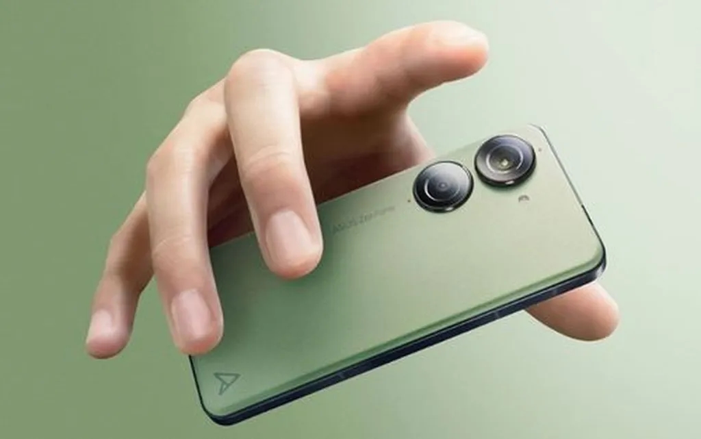 آیا گوشیهای کوچک در سال ۲۰۲۵ هنوز ارزش خرید دارند؟