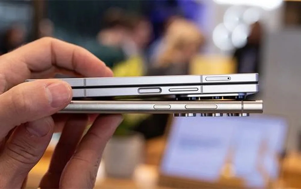 گوشی تاشو سهتکه سامسونگ با قیمت نجومی و بهصورت محدود عرضه میشود