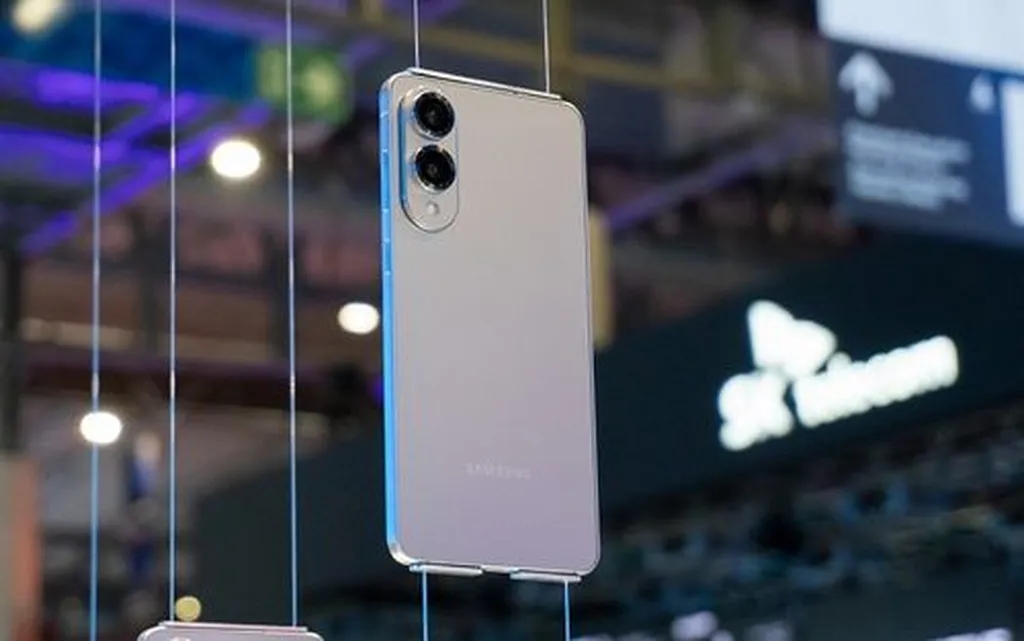 پوستر فاششده زمان رونمایی از گلکسی S25 اج را تایید میکند