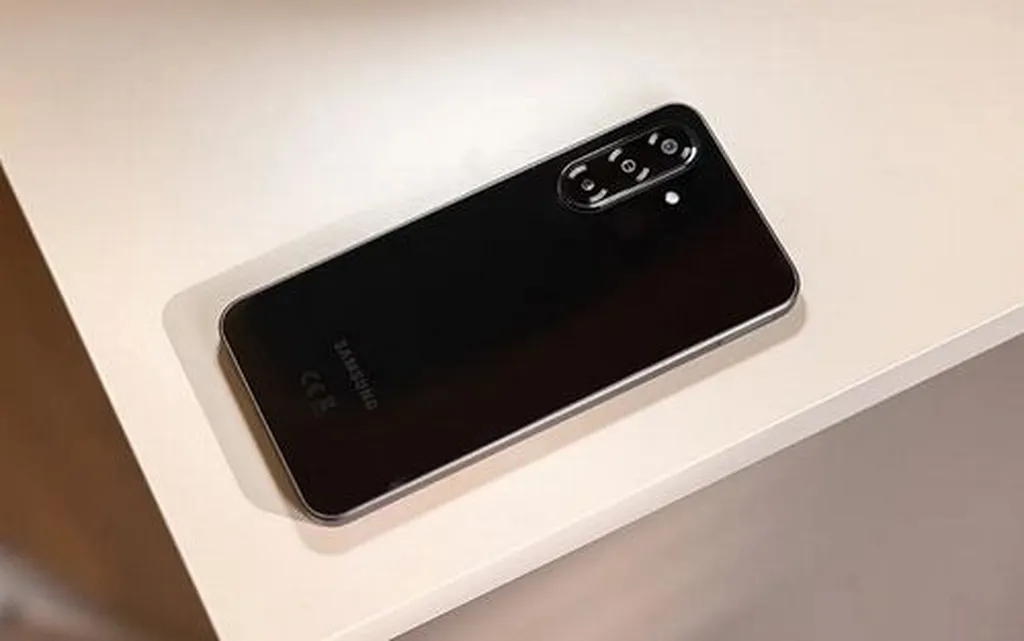 به دنبال گوشی اقتصادی هستید؟ برای میانرده جدید سامسونگ صبر کنید!