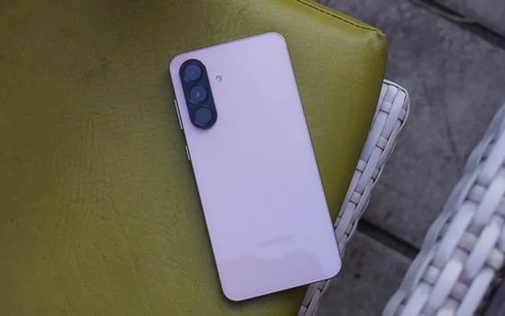 گلکسی A57 در سرعت شارژ گلکسی S25 را شکست میدهد