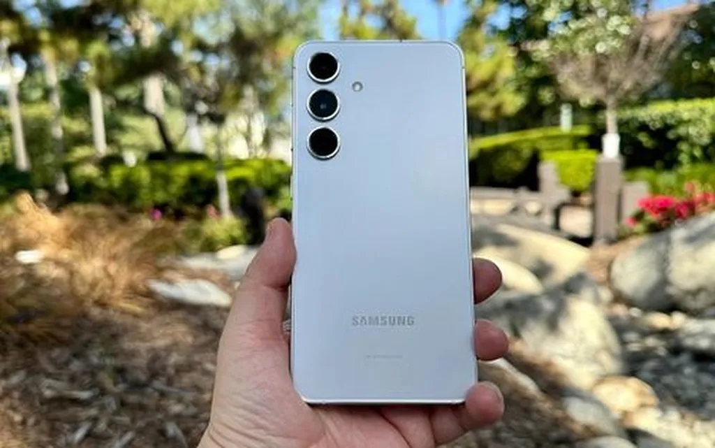 سامسونگ ظاهراً زمان عرضه آپدیت One UI 7 را فاش کرده است!