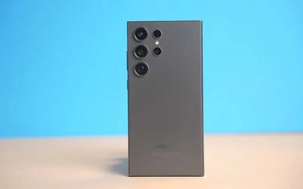 رندرهای تبلیغاتی رسمی سامسونگ طراحی سری گلکسی S25 را نشان میدهند