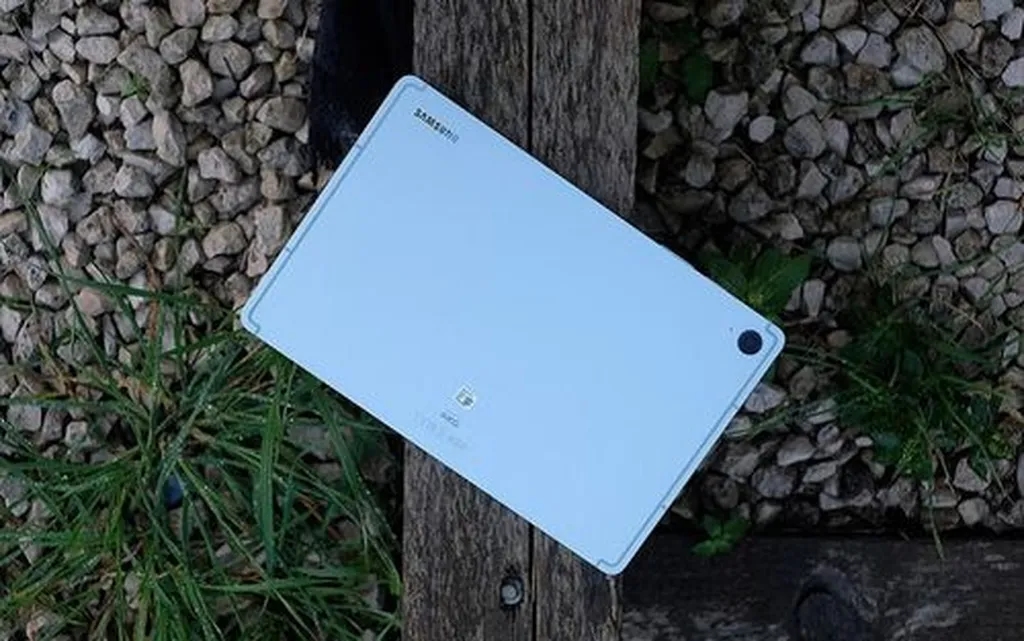 سامسونگ گلکسی تب S10 FE Plus در تصویری واقعی دیده شد