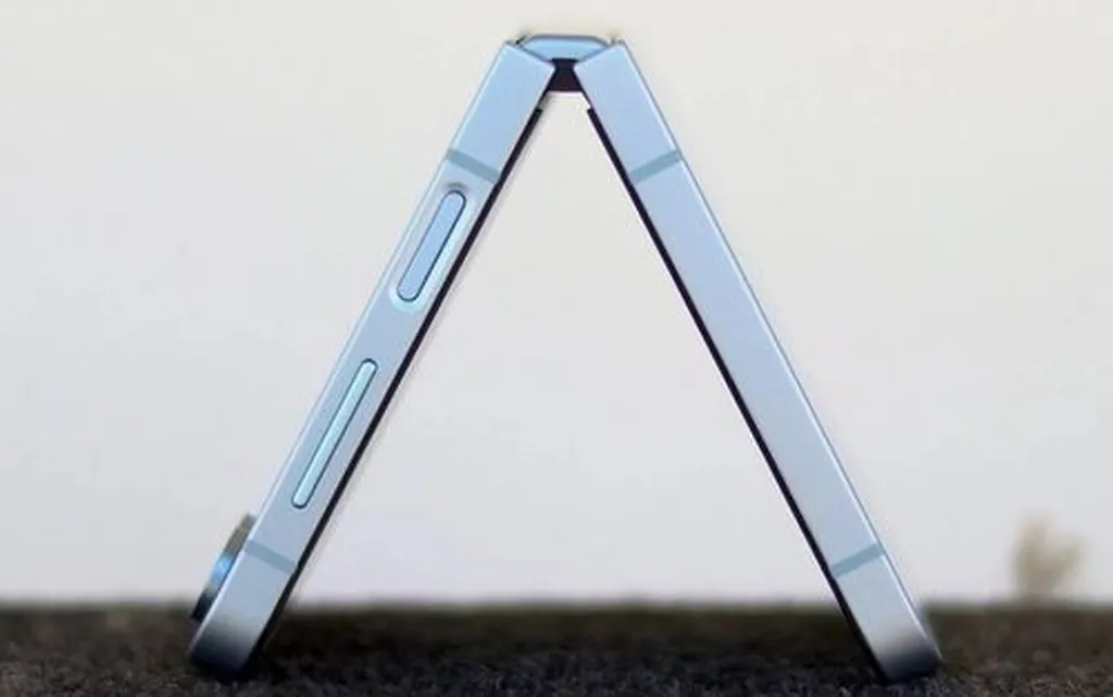 عرضه سامسونگ گلکسی زد فلیپ 7 FE بار دیگر تایید شد