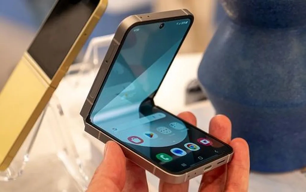 گلکسی زد فلیپ 7 FE همراه با پرچمدارهای تاشوی سامسونگ عرضه میشود