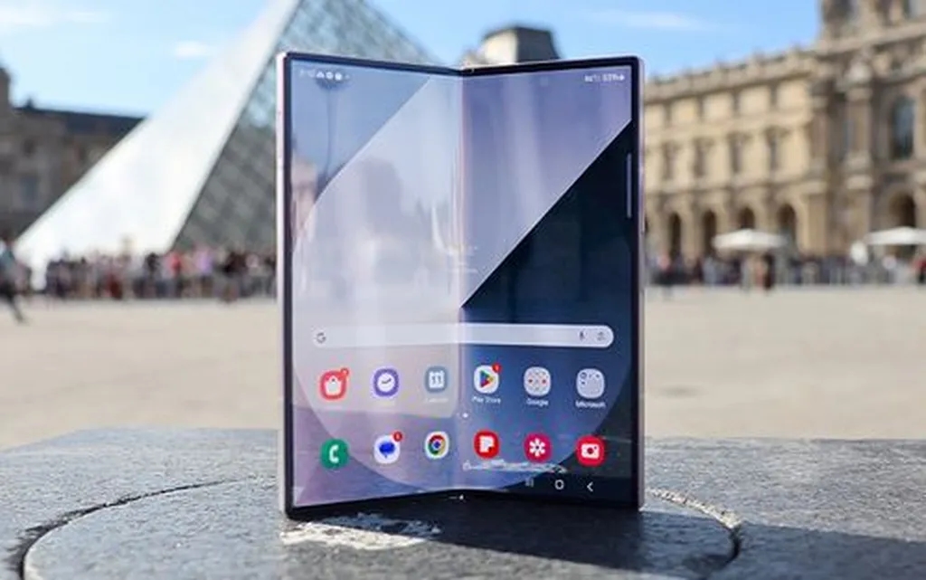 گلکسی زد فولد 7 با تراشه قدرتمند کوالکام در گیکبنچ لیست شد