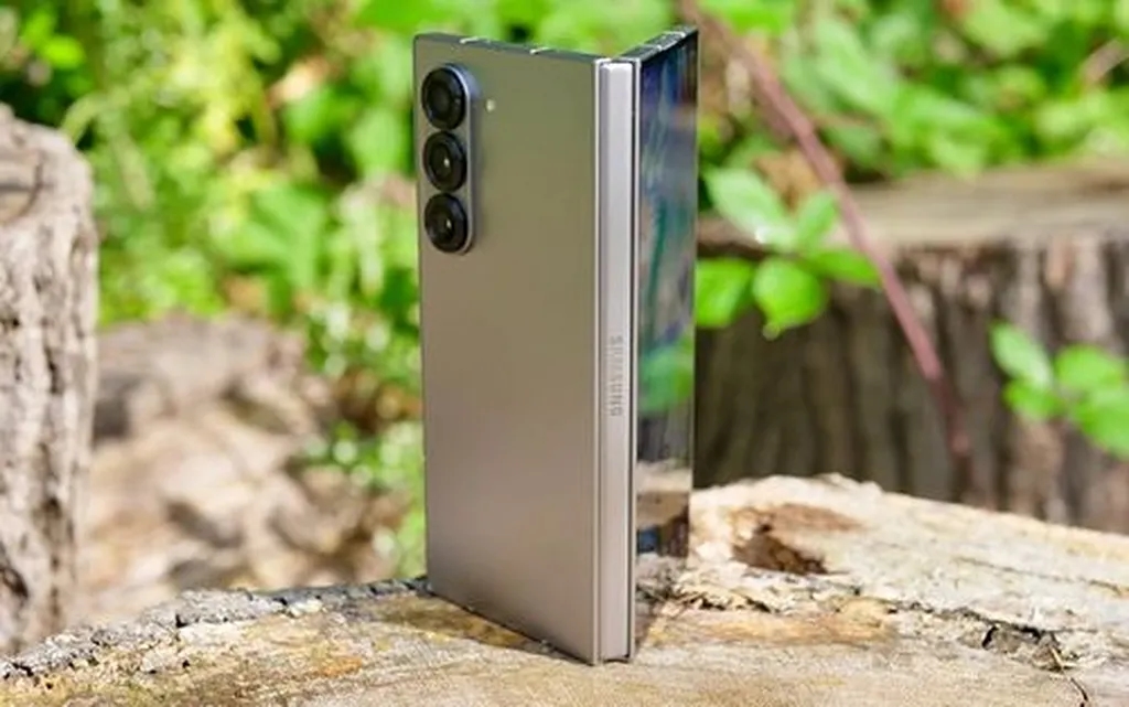 گلکسی زد فولد 7 ظاهراً از شارژ سریعتر 45 واتی پشتیبانی میکند