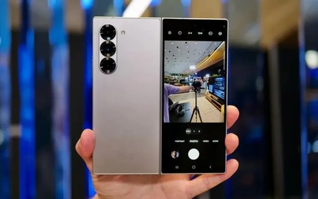 گلکسی زد فولد 7 از نمایشگر کاور بزرگتری بهره خواهد برد