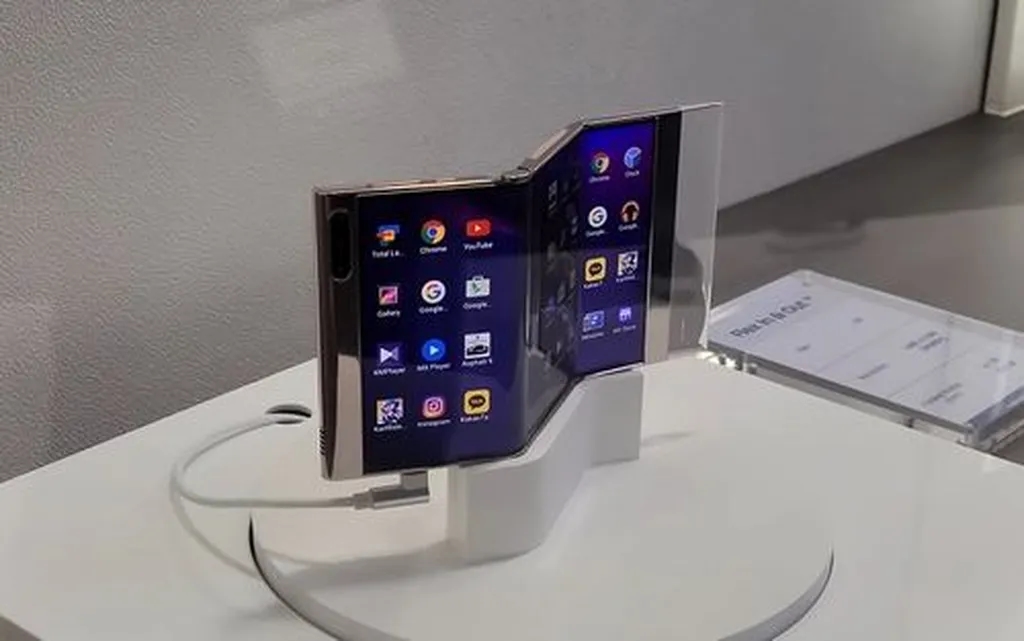 برای عرضه تاشدنی سهتکه سامسونگ باید زمان زیادی صبر کنیم!