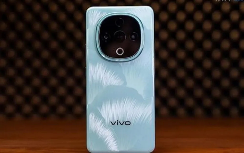 این میانرده ارزانقیمت از نمایشگر اولد و باتری حجیم بهره میبرد