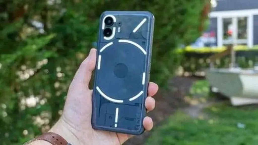 ناتینگ فون سه گوشی جدید برای سال 2025 آماده میکند